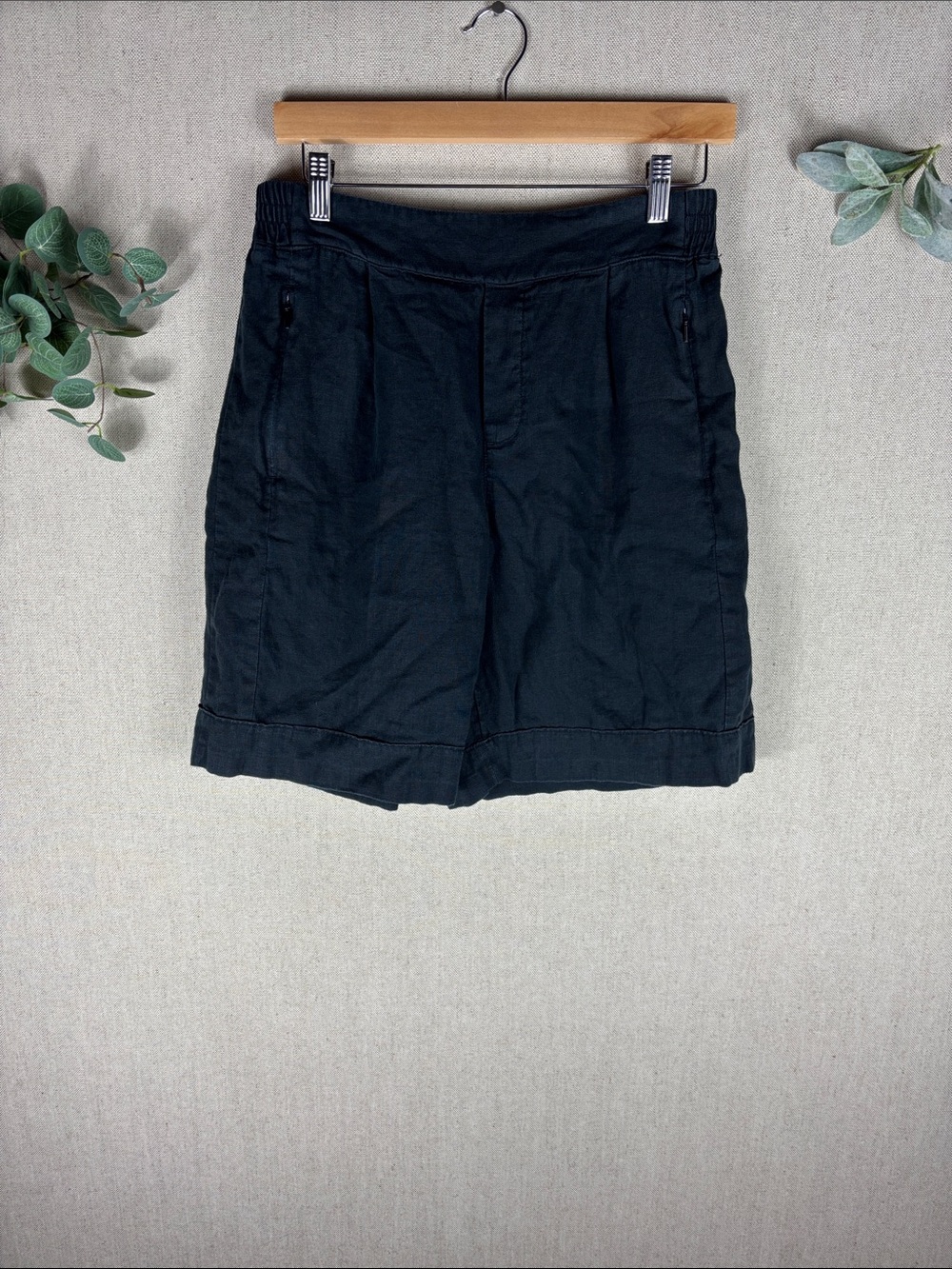 Athleta > Black High Waisted Stretch Waist Shorts 10